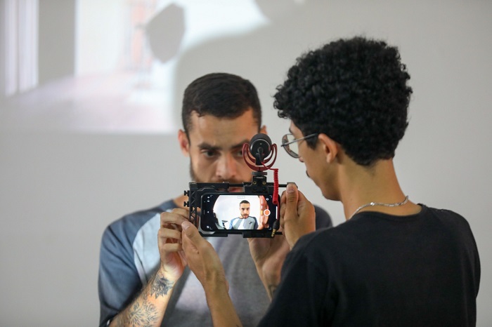 Curso gratuito ensina produtores culturais do DF a usar o celular para fortalecer a presença digital